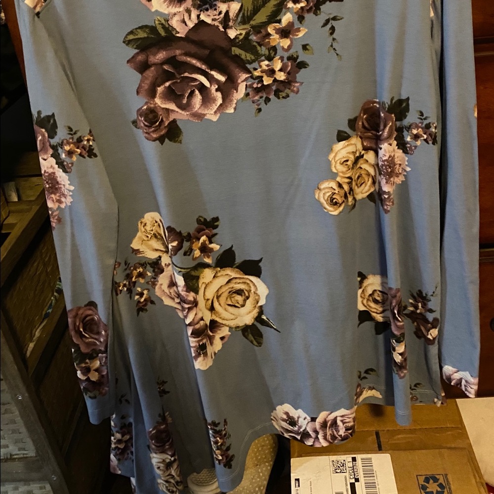 Beautiful blue floral slanted bottom top